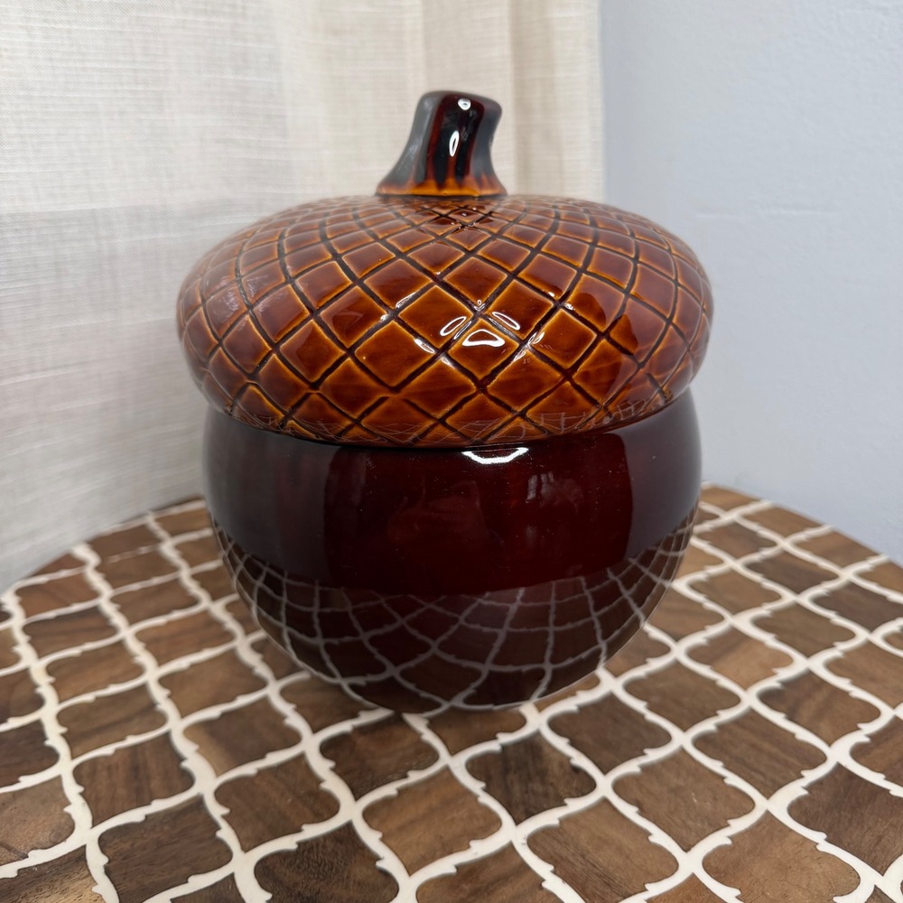 2011 Better Homes and Gardens Acorn Stoneware Canister Cookie Jar Cottage 8.5x8‎